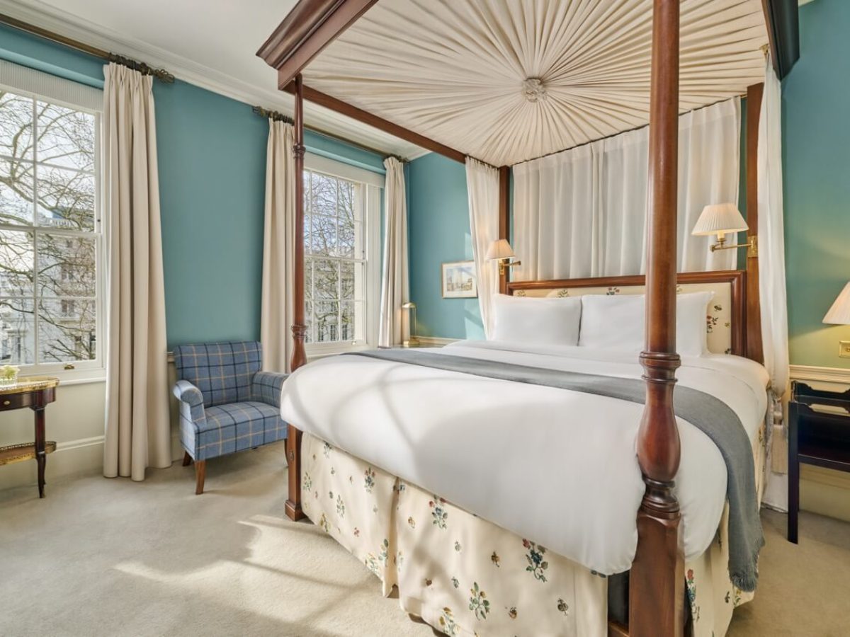 ROSEATE-SUITE_1-Groot