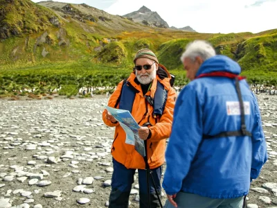 mooiste-luxe-expeditie-cruises-met-Hapag-Lloyd-Cruises-INS2301_20230110_SouthGeorgia-GoldHarbour_009_HL_F39-300-media-257a1785-query@2x.d96e6290